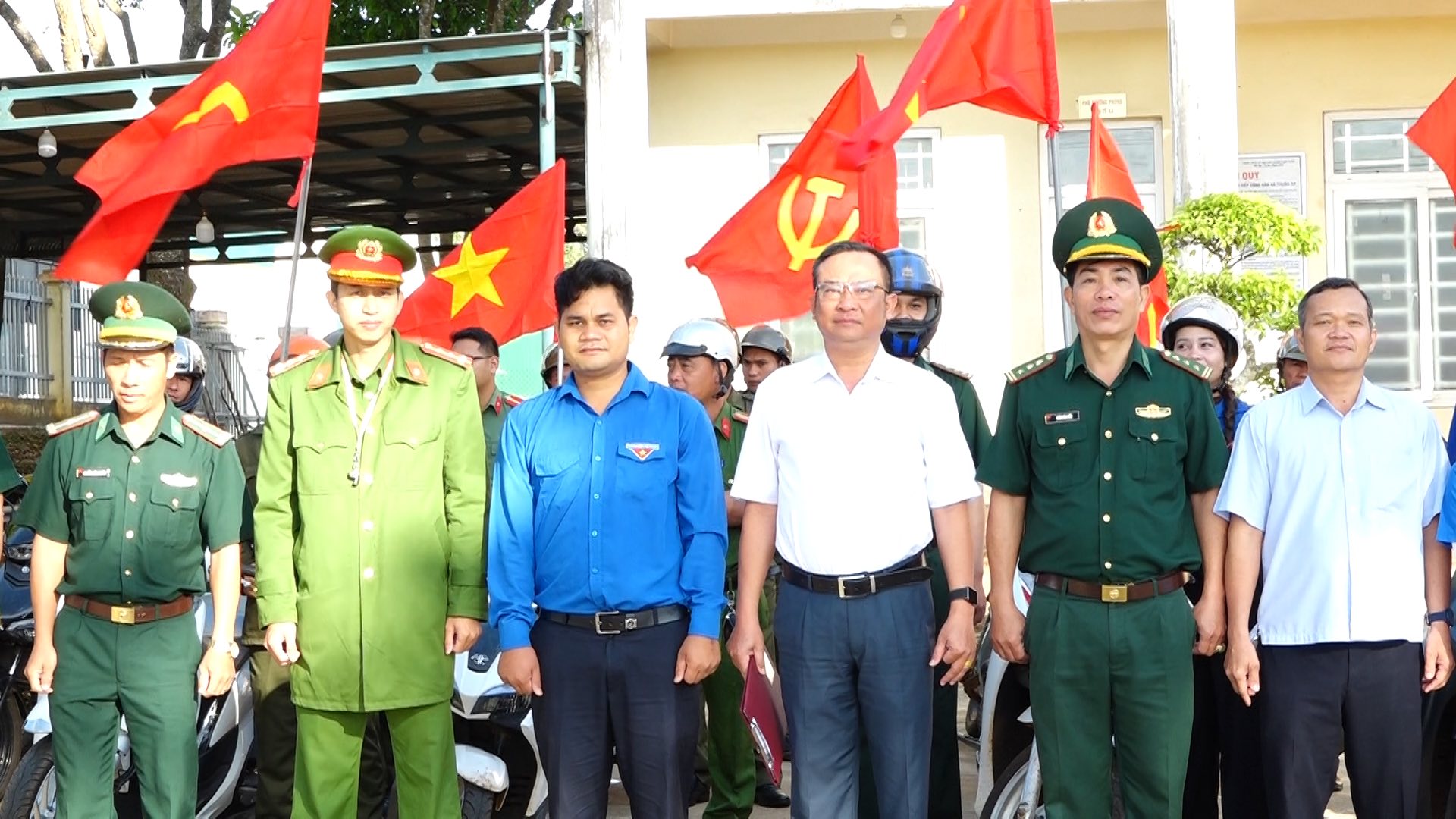 Thuận An sôi nổi ra quân tuyên truyền lưu động hướng tới ngày hội lớn của toàn dân