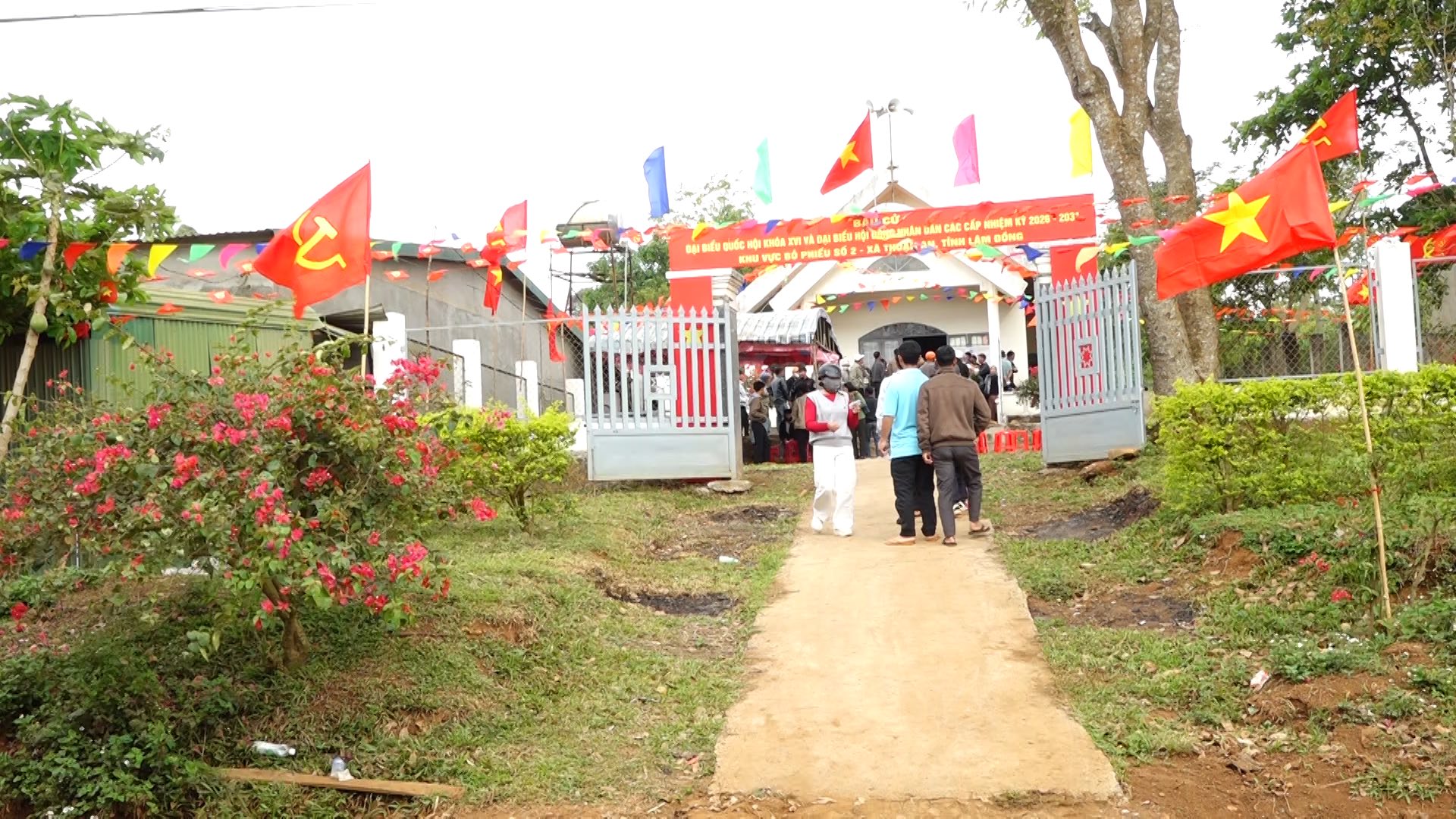 Đồng bào các dân tộc vùng biên Thuận An phấn khởi, nô nức đi bầu cử