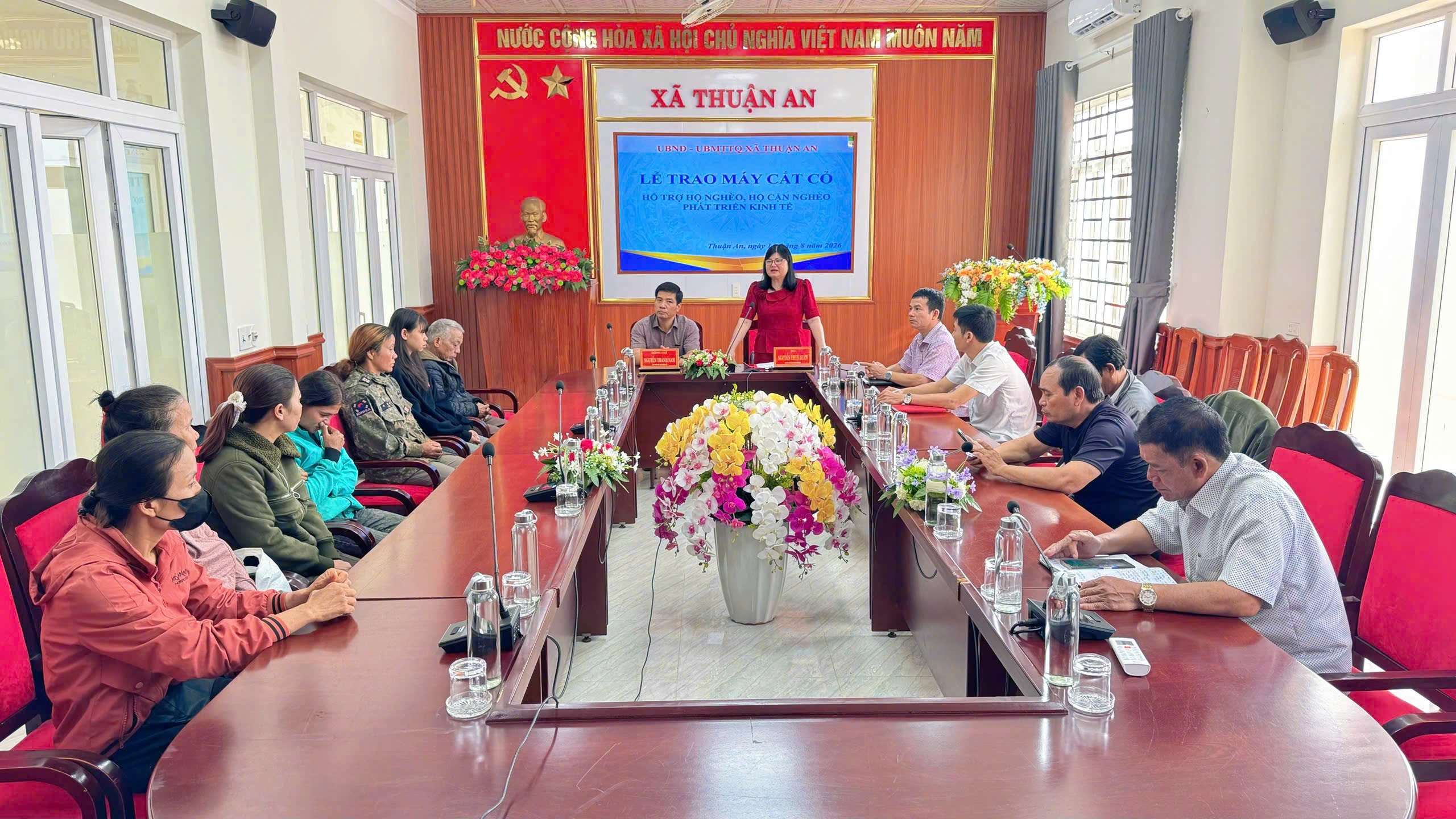 THUẬN AN TRAO TẶNG MÁY CẮT CỎ, TIẾP SỨC HỘ NGHÈO PHÁT TRIỂN SẢN XUẤT